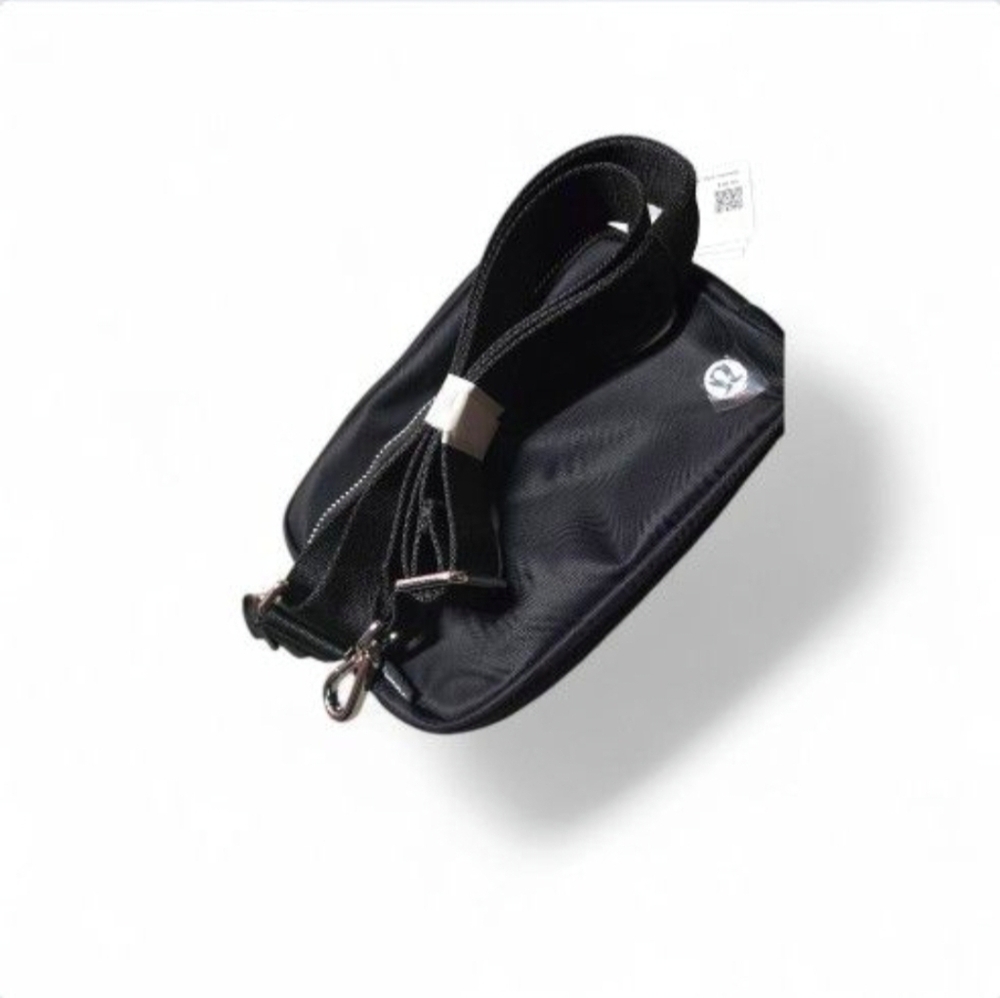 Lululemon- Everywhere Crossbody BeltBag *2L -1 Black